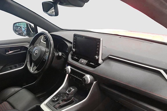 Toyota RAV4 Plug-in Hybrid 9 of 12