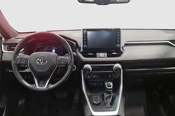Toyota RAV4 Plug-in Hybrid 3 of 12