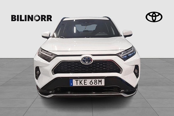 Toyota RAV4 Plug-in Hybrid 4 of 12