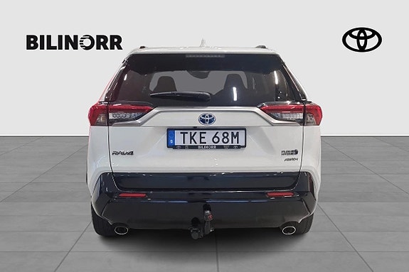 Toyota RAV4 Plug-in Hybrid 7 of 12
