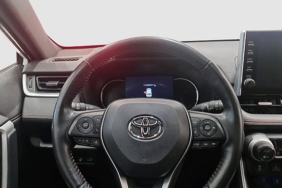 Toyota RAV4 Plug-in Hybrid 8 of 12
