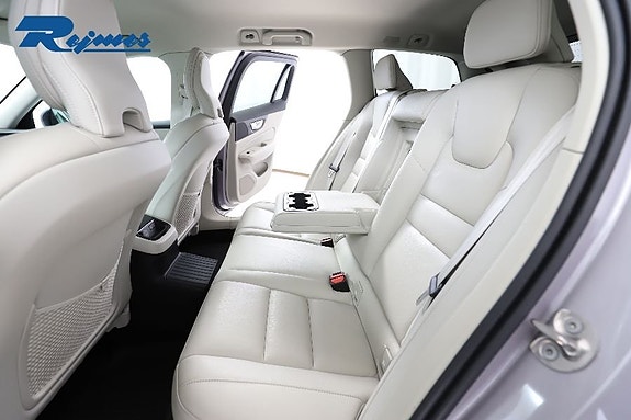 Volvo V60 9 of 25