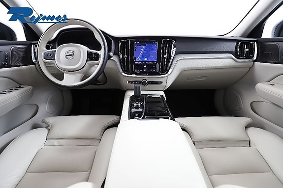 Volvo V60 2 of 25