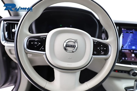 Volvo V60 13 of 25
