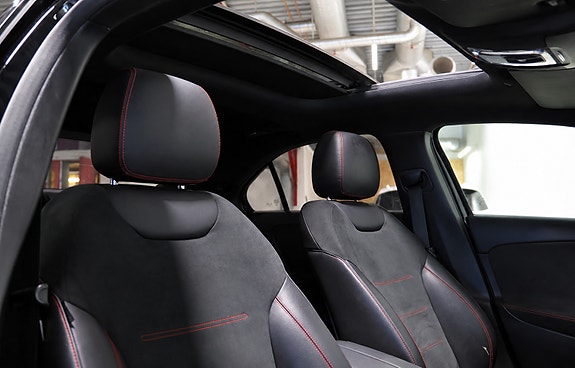 Mercedes-Benz CLA200 5 of 9