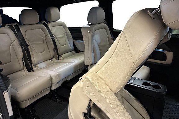Mercedes-Benz V300 22 of 24