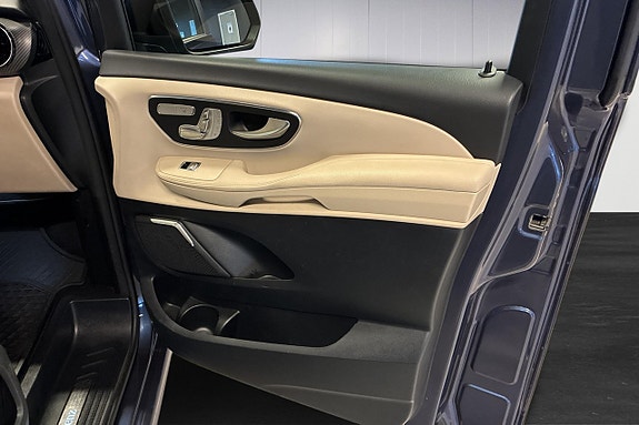 Mercedes-Benz V300 19 of 24