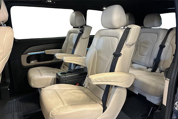 Mercedes-Benz V300 17 of 24