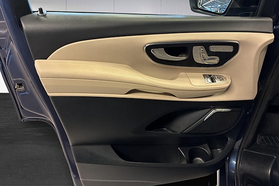 Mercedes-Benz V300 15 of 24