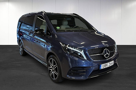Mercedes-Benz V300 2 of 24