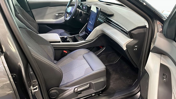 Ford Explorer 3 of 12