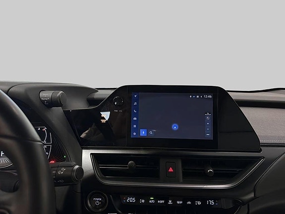 Lexus UX250h 14 of 15