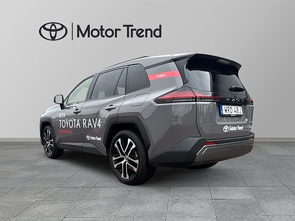 Toyota RAV4 2 of 19