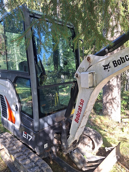 Bobcat E17 2 of 7
