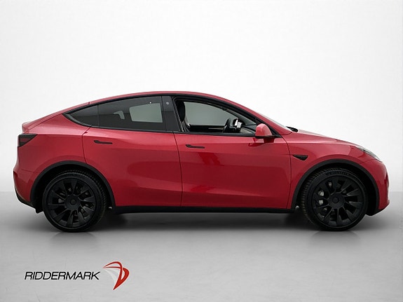 Tesla Model Y 9 of 30