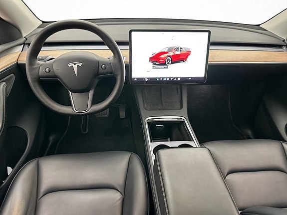 Tesla Model Y 15 of 30