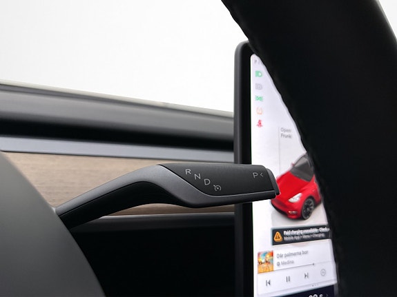 Tesla Model Y 17 of 30