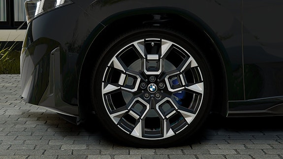 BMW iX3 7 of 13
