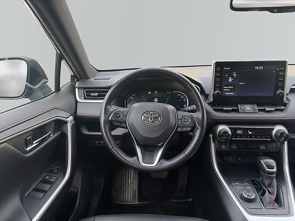 Toyota RAV4 Plug-in Hybrid 11 of 13