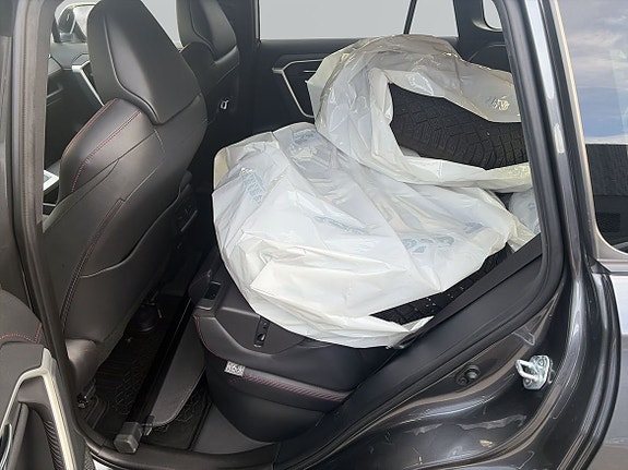 Toyota RAV4 Plug-in Hybrid 9 of 13