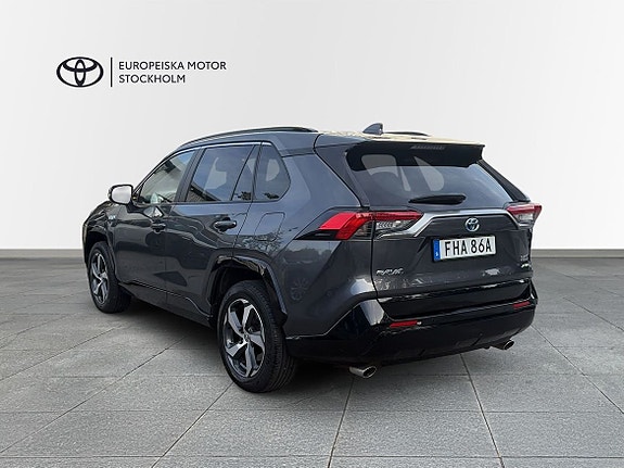 Toyota RAV4 Plug-in Hybrid 4 of 13