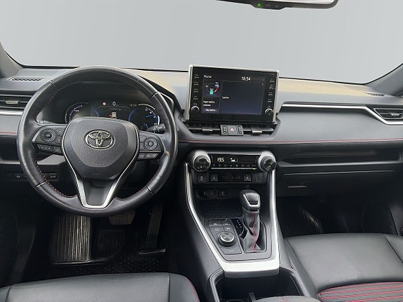 Toyota RAV4 Plug-in Hybrid 10 of 13