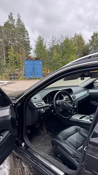 Mercedes-Benz E220 5 of 5