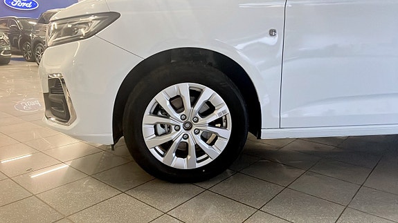 Ford Transit Connect 4 of 12