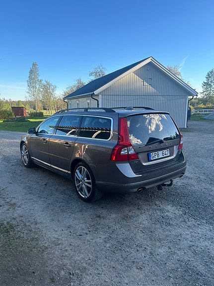 Volvo V70 4 of 5