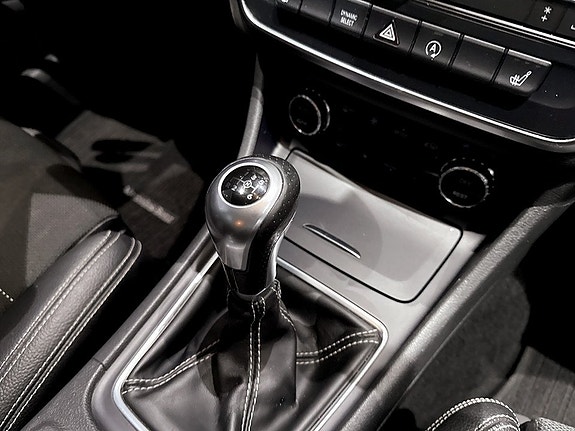 Mercedes-Benz GLA200 10 of 15
