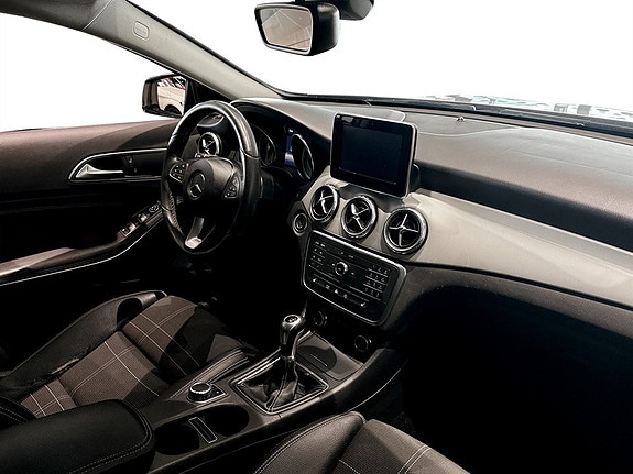 Mercedes-Benz GLA200 11 of 15