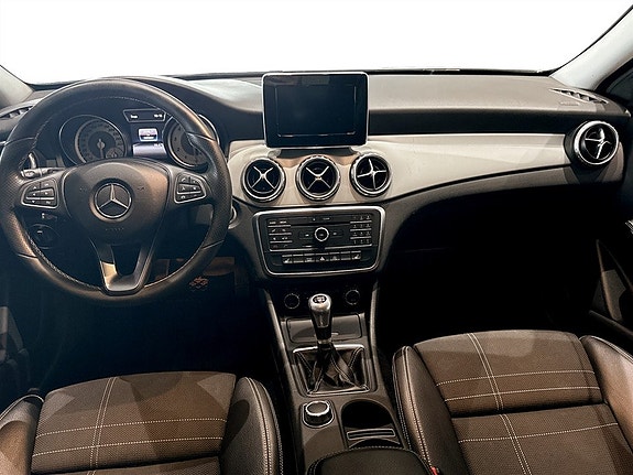 Mercedes-Benz GLA200 6 of 15