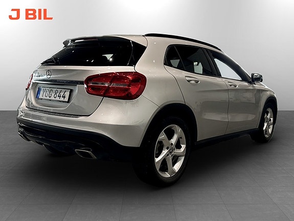 Mercedes-Benz GLA200 3 of 15