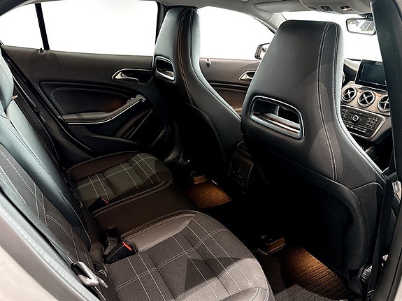 Mercedes-Benz GLA200 12 of 15