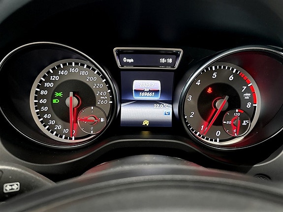 Mercedes-Benz GLA200 8 of 15