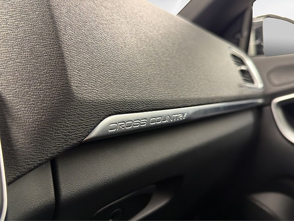 Volvo V40 Cross Country 12 of 18