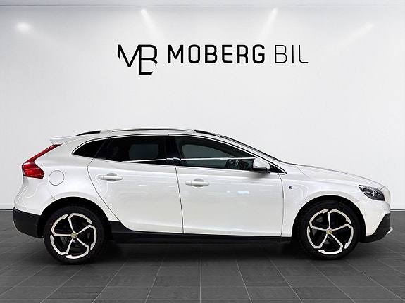 Volvo V40 Cross Country 3 of 17