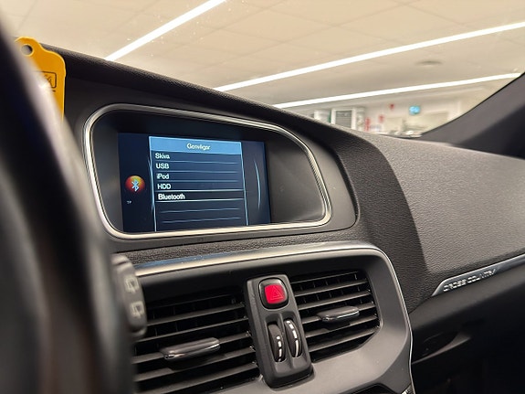 Volvo V40 Cross Country 12 of 17
