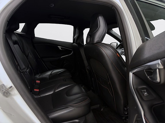 Volvo V40 Cross Country 9 of 17