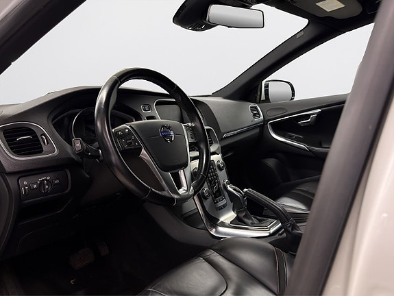 Volvo V40 Cross Country 8 of 17