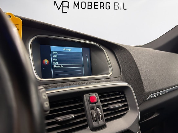 Volvo V40 Cross Country 16 of 18
