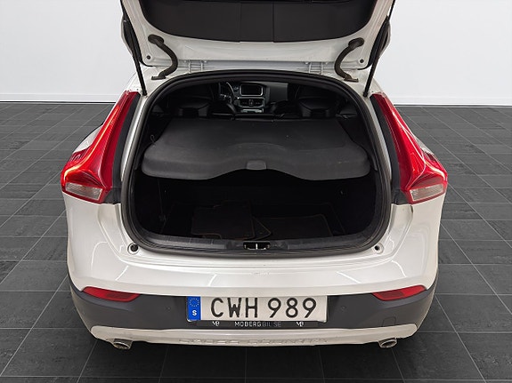 Volvo V40 Cross Country 8 of 18
