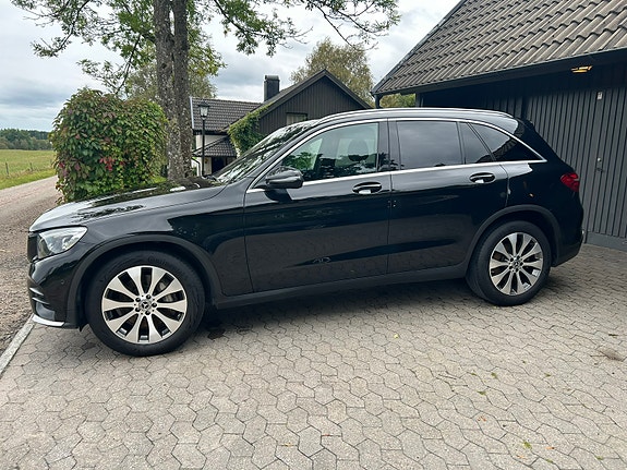 Mercedes-Benz GLC220 d 2 of 16