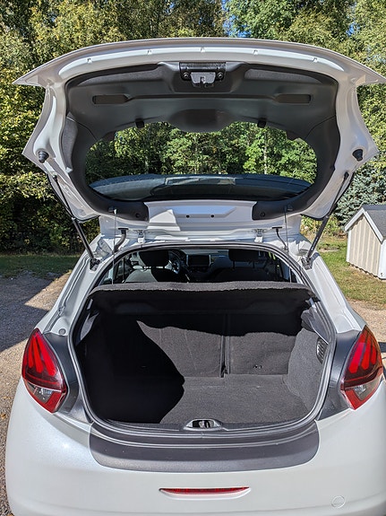 Peugeot 208 6 of 12
