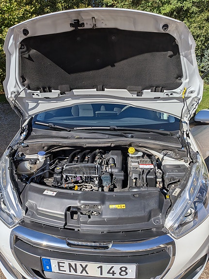 Peugeot 208 8 of 12