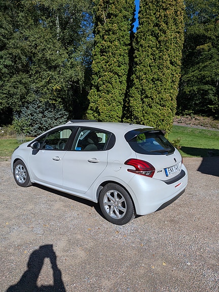 Peugeot 208 7 of 12