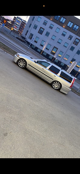 Volvo V70 4 of 5
