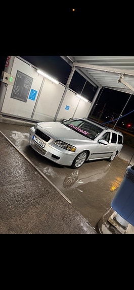 Volvo V70 3 of 5