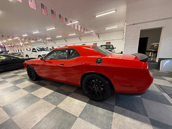 Dodge Challenger 9 of 30