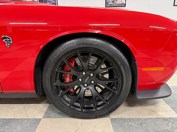 Dodge Challenger 14 of 30
